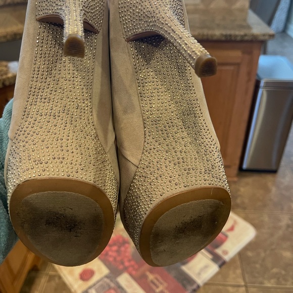 Aldo Bling cream platform heels.  Size 11 - Picture 8 of 12